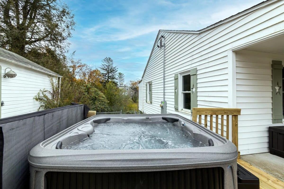 New River Gorge Cottage W Hot Tub, Fire Pit, Grill أوك هيل المظهر الخارجي الصورة